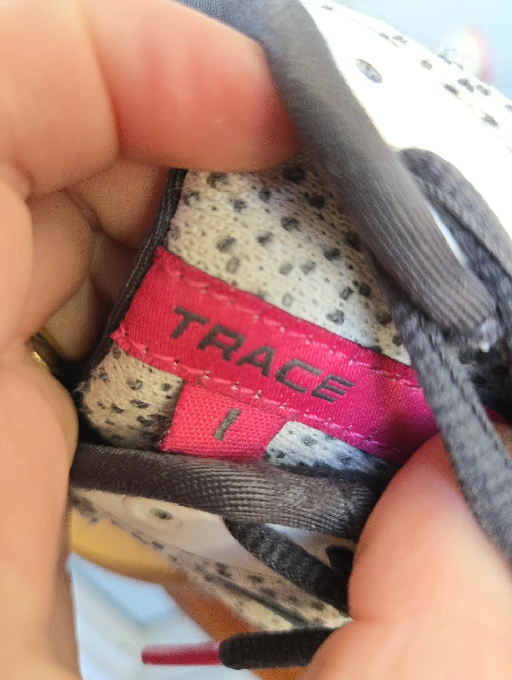 Brooks Trace Sneakers